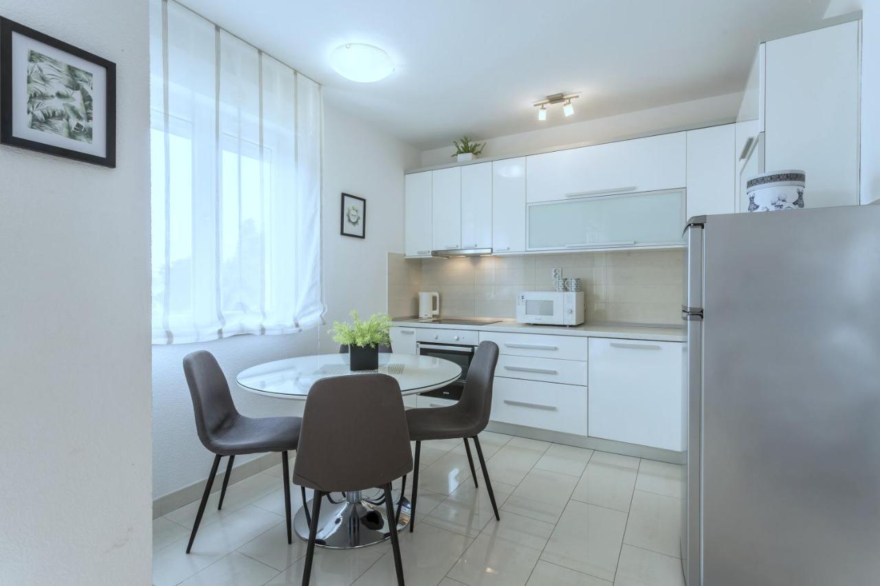 Iris Beach Apartments Kastela Exterior photo