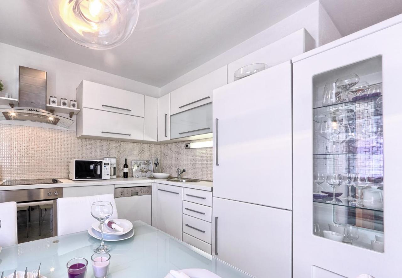 Iris Beach Apartments Kastela Exterior photo